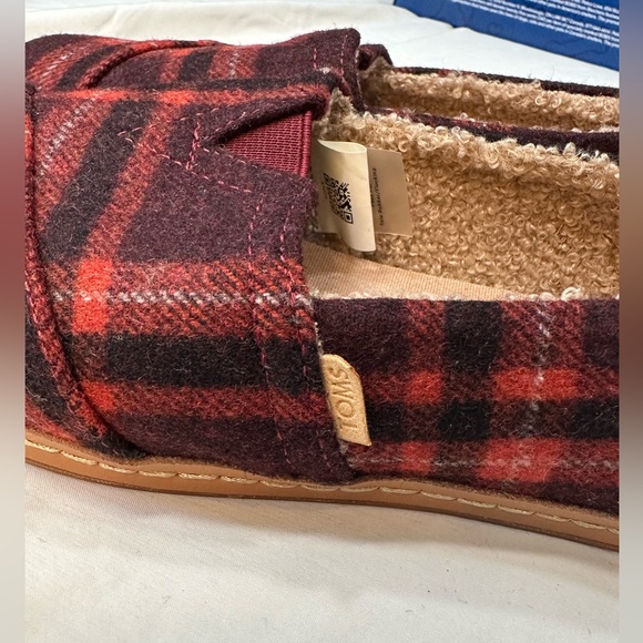 New Toms women’s shoes size 6 - Picture 3 of 7